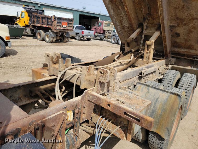 image for item DZ7094 2010 Freightliner Business Class M2 dump truck
