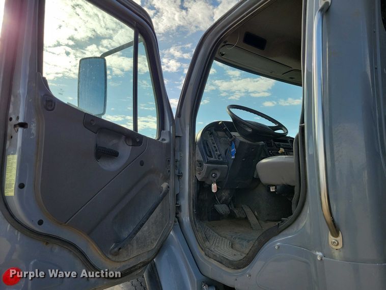 image for item DZ7094 2010 Freightliner Business Class M2 dump truck