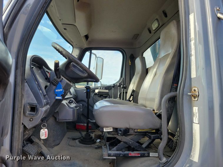 image for item DZ7094 2010 Freightliner Business Class M2 dump truck