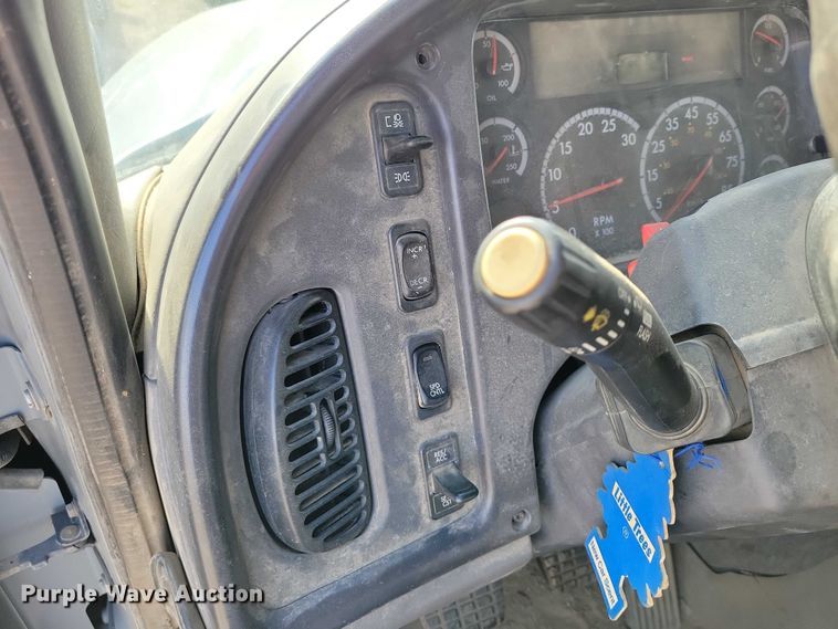 image for item DZ7094 2010 Freightliner Business Class M2 dump truck