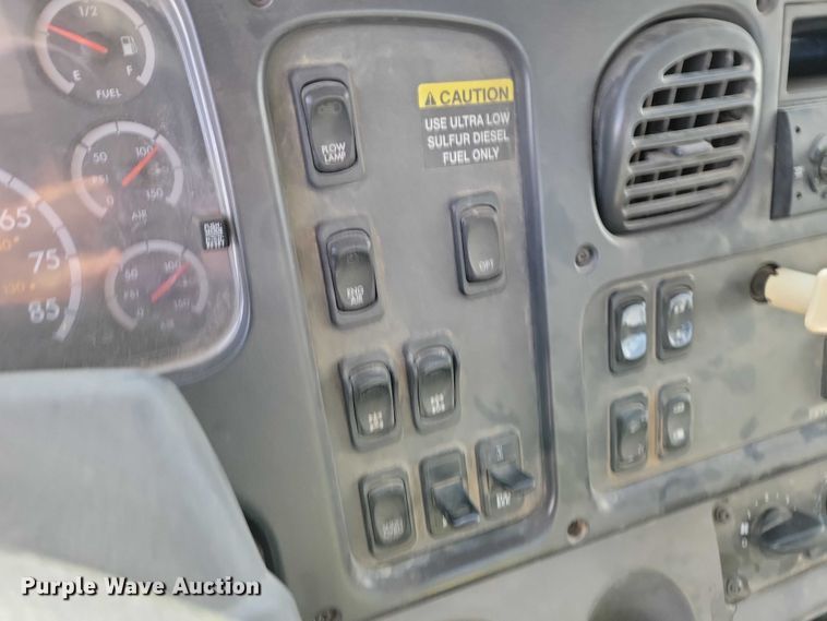 image for item DZ7094 2010 Freightliner Business Class M2 dump truck