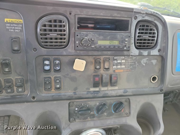 image for item DZ7094 2010 Freightliner Business Class M2 dump truck