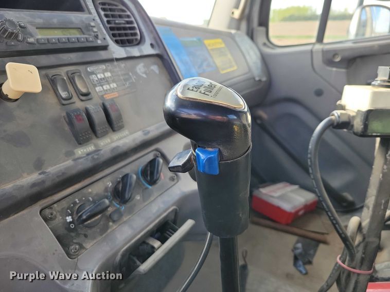 image for item DZ7094 2010 Freightliner Business Class M2 dump truck
