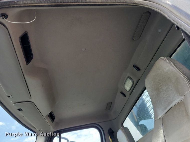 image for item DZ7094 2010 Freightliner Business Class M2 dump truck