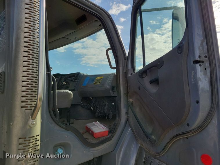 image for item DZ7094 2010 Freightliner Business Class M2 dump truck