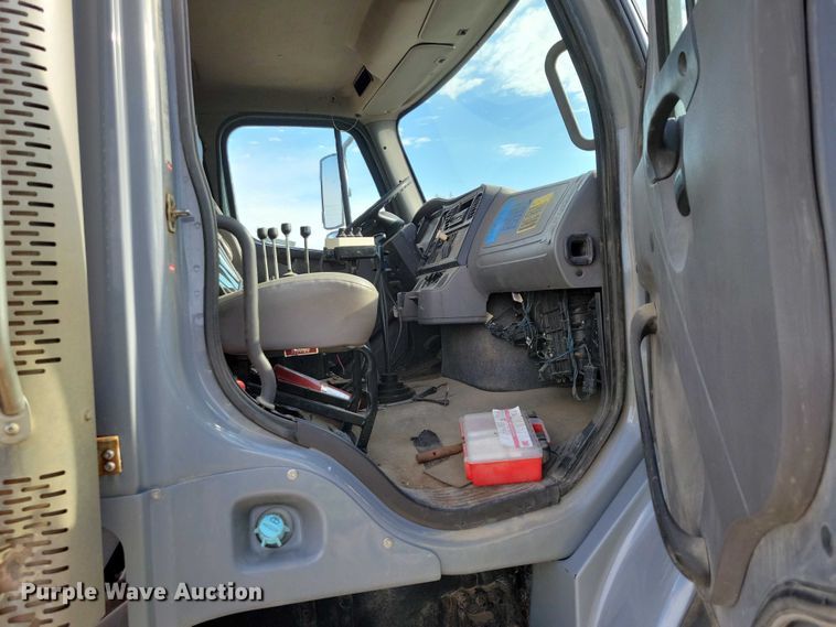image for item DZ7094 2010 Freightliner Business Class M2 dump truck
