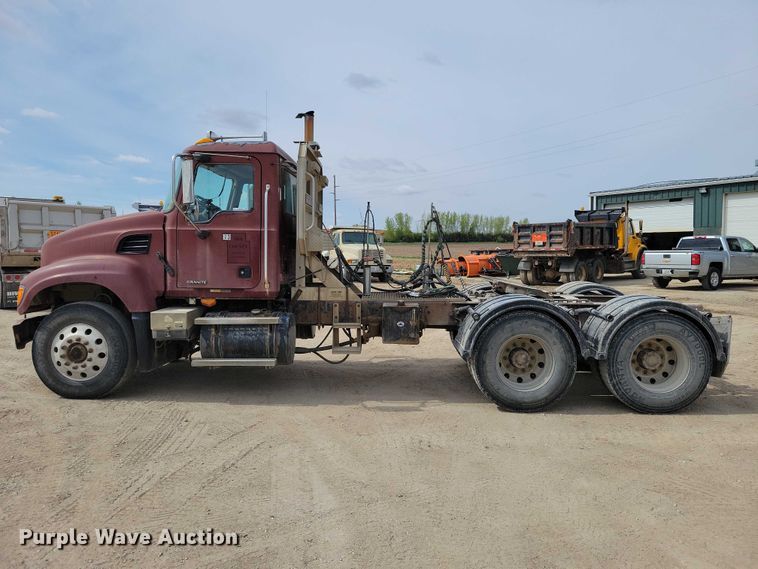 image for item DZ7097 2004 Mack CV713 semi truck