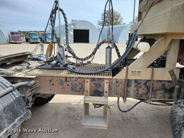 image for item DZ7097 2004 Mack CV713 semi truck