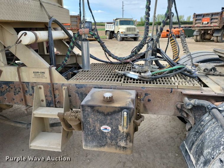 image for item DZ7097 2004 Mack CV713 semi truck