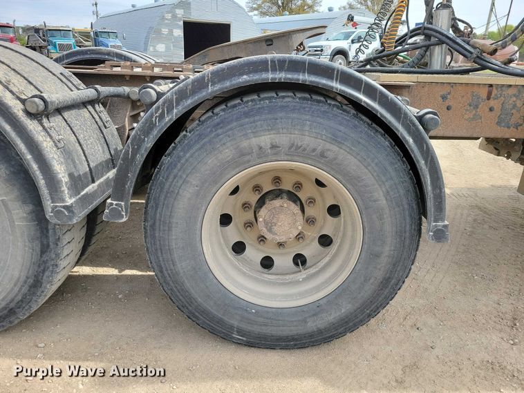 image for item DZ7097 2004 Mack CV713 semi truck