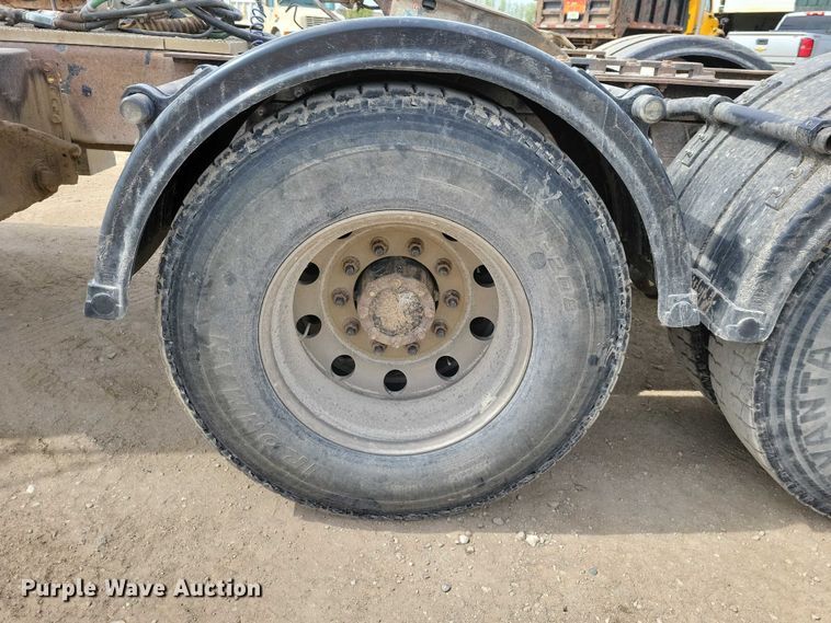 image for item DZ7097 2004 Mack CV713 semi truck