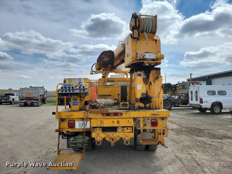 image for item DZ7099 1990 International 4900 digger derrick truck