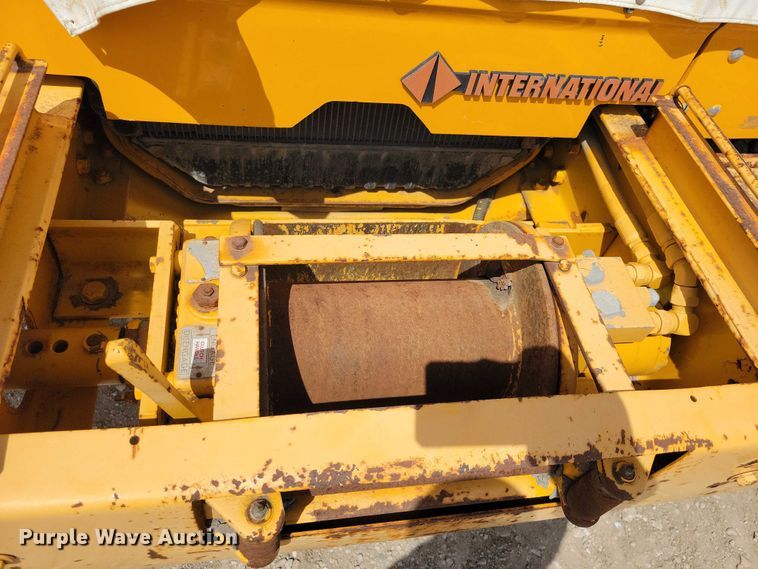 image for item DZ7099 1990 International 4900 digger derrick truck