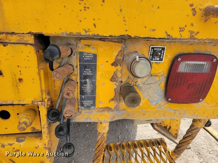 image for item DZ7099 1990 International 4900 digger derrick truck