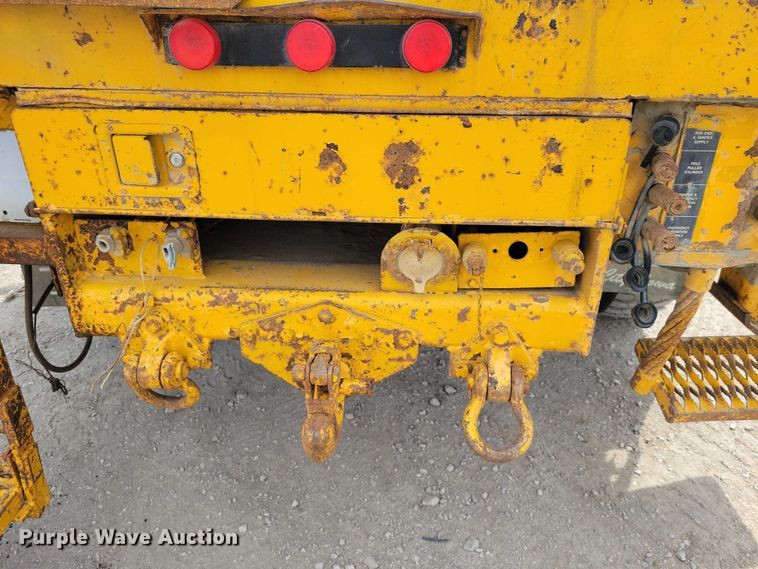 image for item DZ7099 1990 International 4900 digger derrick truck