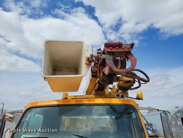 image for item DZ7099 1990 International 4900 digger derrick truck