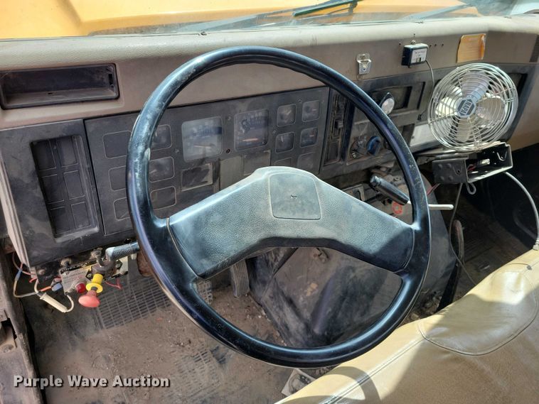 image for item DZ7099 1990 International 4900 digger derrick truck