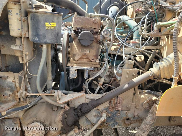 image for item DZ7099 1990 International 4900 digger derrick truck