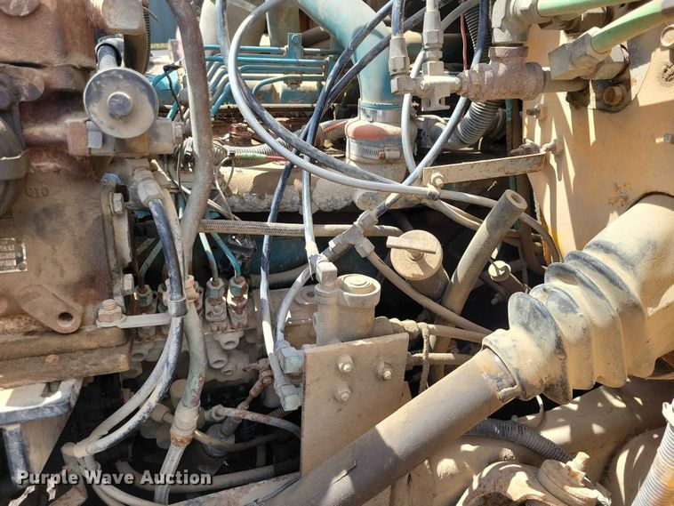 image for item DZ7099 1990 International 4900 digger derrick truck