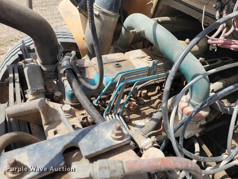 image for item DZ7099 1990 International 4900 digger derrick truck