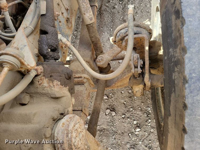 image for item DZ7099 1990 International 4900 digger derrick truck