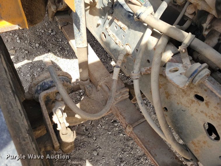 image for item DZ7099 1990 International 4900 digger derrick truck