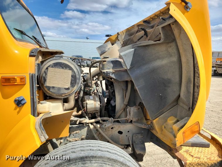 image for item DZ7099 1990 International 4900 digger derrick truck