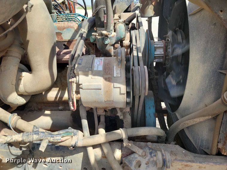 image for item DZ7099 1990 International 4900 digger derrick truck