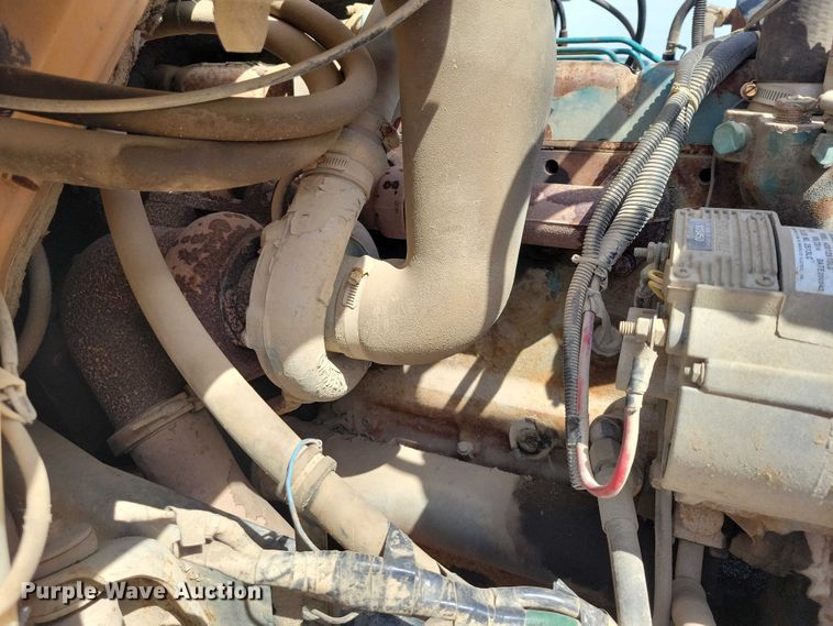 image for item DZ7099 1990 International 4900 digger derrick truck