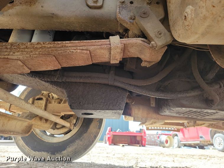 image for item DZ7099 1990 International 4900 digger derrick truck
