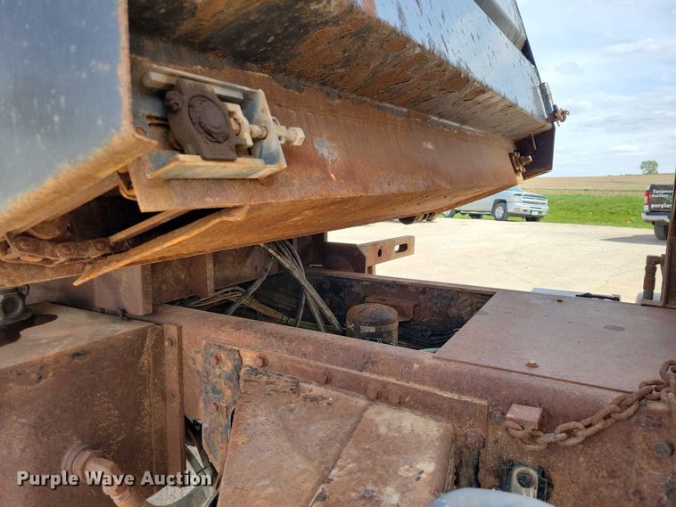image for item DZ7100 2010 Freightliner Business Class M2 dump truck