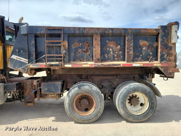 image for item DZ7100 2010 Freightliner Business Class M2 dump truck
