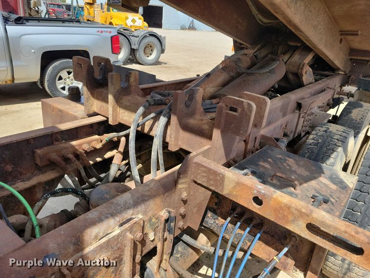 image for item DZ7100 2010 Freightliner Business Class M2 dump truck