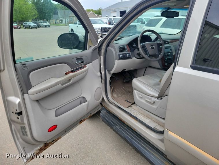 image for item DZ7117 2007 Chevrolet Suburban SUV