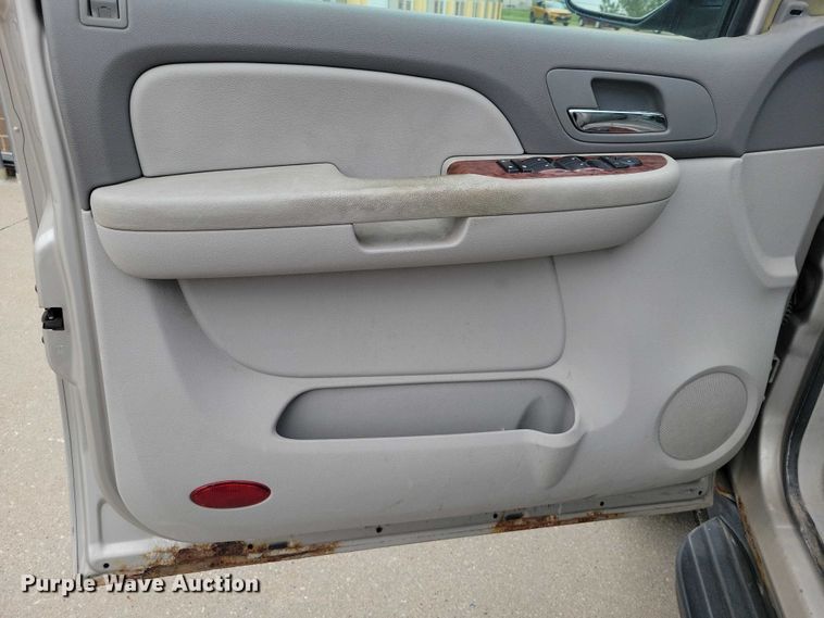 image for item DZ7117 2007 Chevrolet Suburban SUV