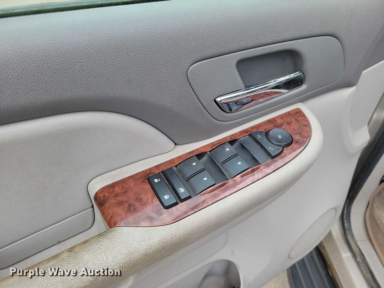 image for item DZ7117 2007 Chevrolet Suburban SUV