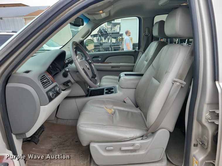 image for item DZ7117 2007 Chevrolet Suburban SUV