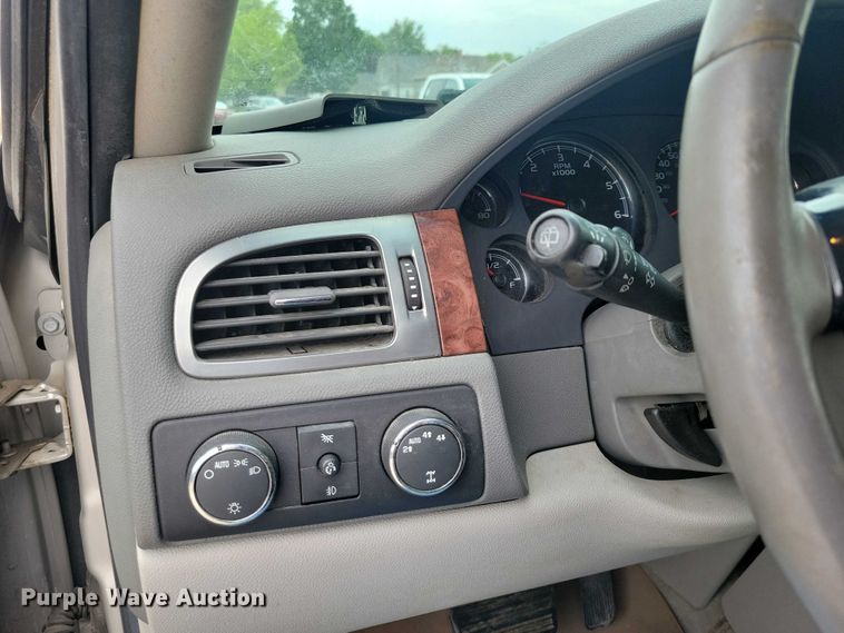 image for item DZ7117 2007 Chevrolet Suburban SUV