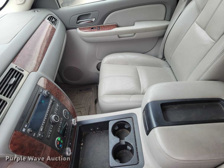 image for item DZ7117 2007 Chevrolet Suburban SUV