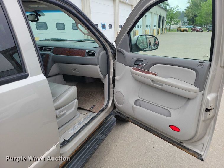 image for item DZ7117 2007 Chevrolet Suburban SUV