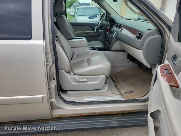 image for item DZ7117 2007 Chevrolet Suburban SUV