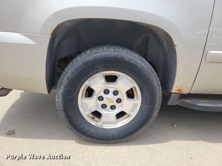 image for item DZ7117 2007 Chevrolet Suburban SUV