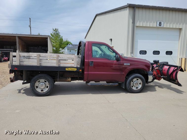 image for item DZ7118 2006 Ford F250 Super Duty flatbed pickup truck