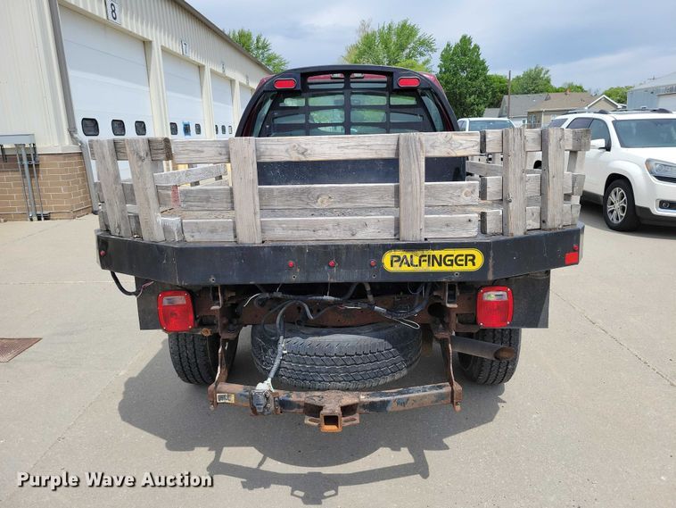 image for item DZ7118 2006 Ford F250 Super Duty flatbed pickup truck