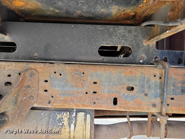 image for item DZ7118 2006 Ford F250 Super Duty flatbed pickup truck