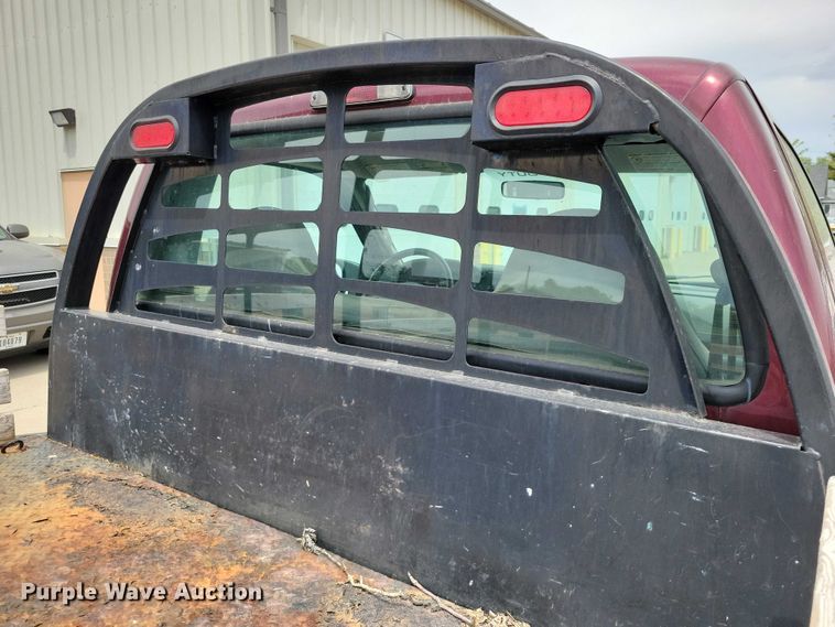 image for item DZ7118 2006 Ford F250 Super Duty flatbed pickup truck
