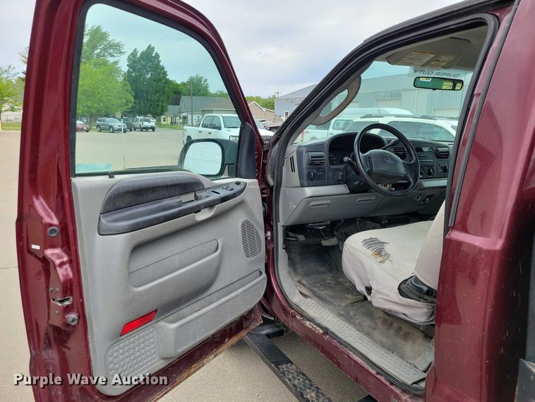 image for item DZ7118 2006 Ford F250 Super Duty flatbed pickup truck