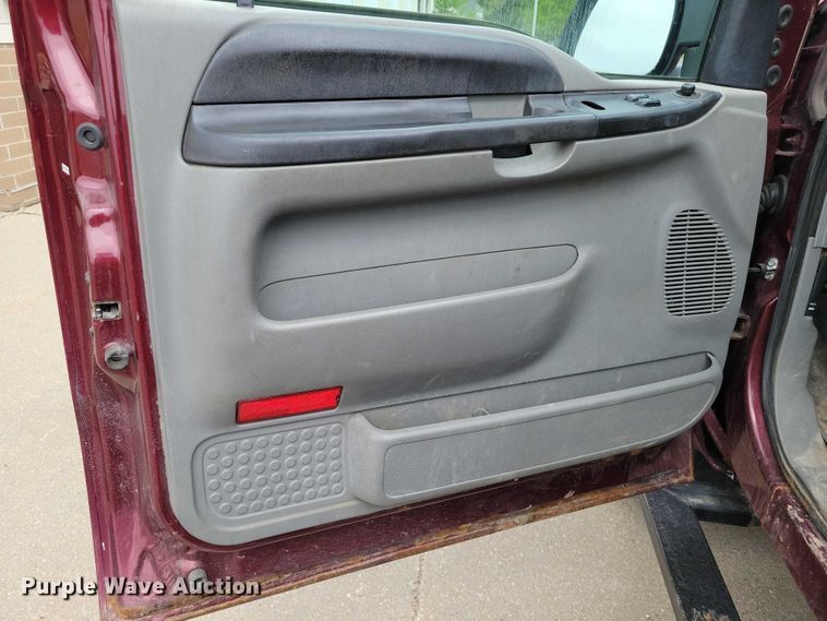 image for item DZ7118 2006 Ford F250 Super Duty flatbed pickup truck