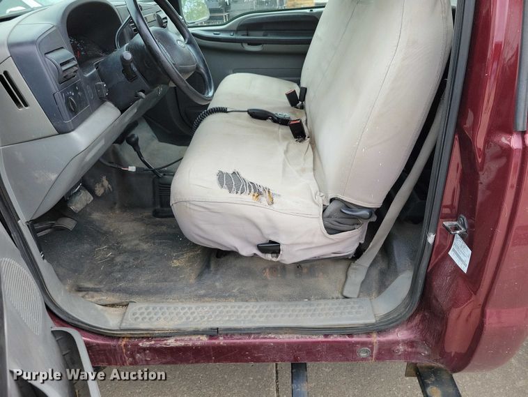 image for item DZ7118 2006 Ford F250 Super Duty flatbed pickup truck