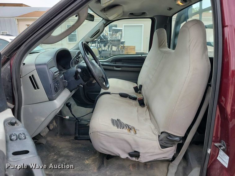 image for item DZ7118 2006 Ford F250 Super Duty flatbed pickup truck